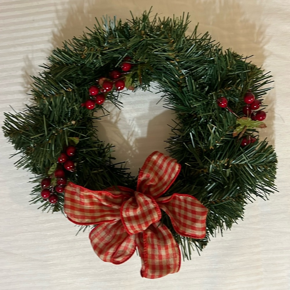Christmas Mini Wreath with Bow and Berries 8 1/2 inches wide